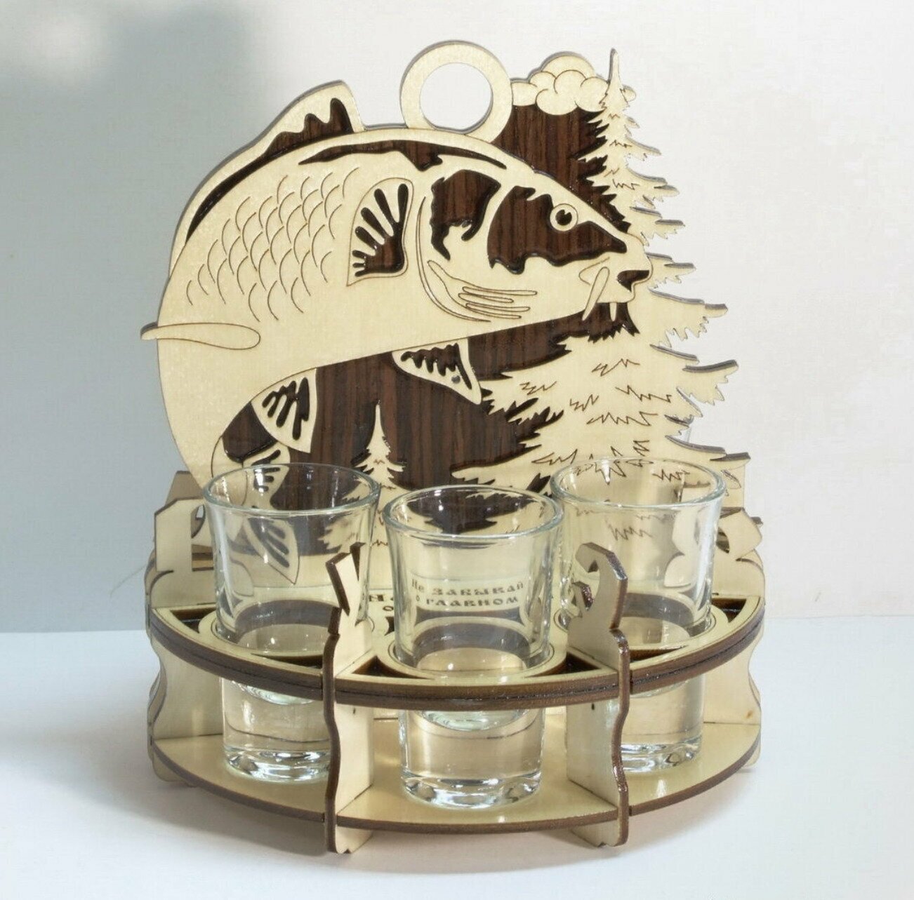 Подарок на 1 и 9 мая / "Карп" Подставка из дерева для рюмок / Подарочные наборы