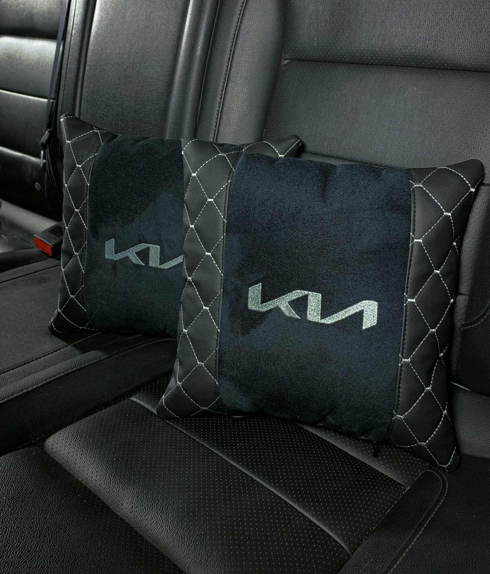 Подушка в машину декоративная с логотипом KIA