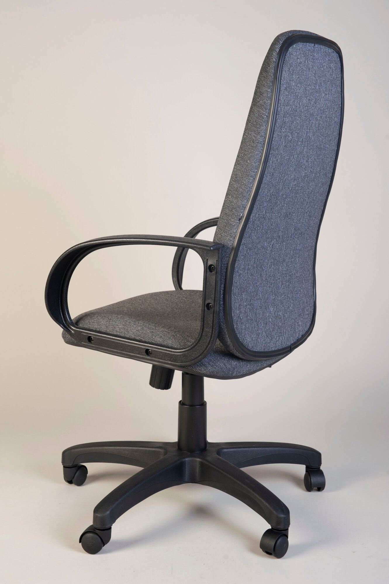 Кресло компьютерное офисное стул на колесиках для руководителя Hesby Chair 7 черное - фотография № 14