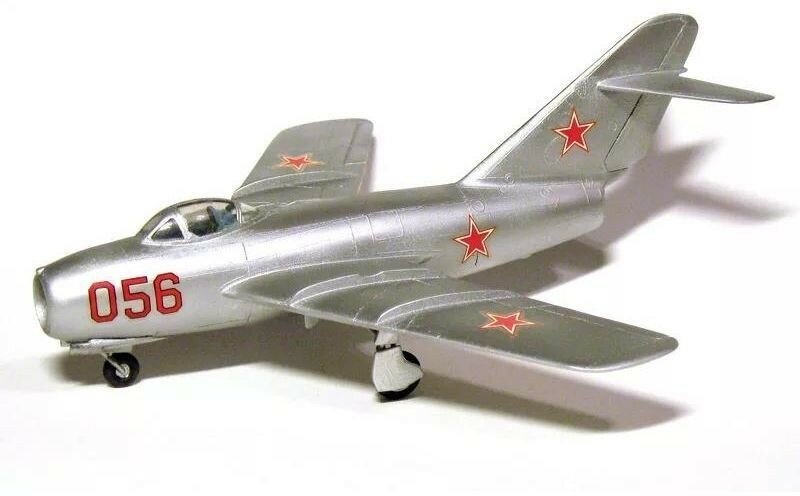 Сборная модель ZVEZDA Советский истребитель МиГ-15, 1/72