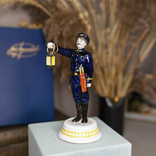 Статуэтка фигурка, миниатюра интерьерная, сувенир Фонарщик (железнодорожник)