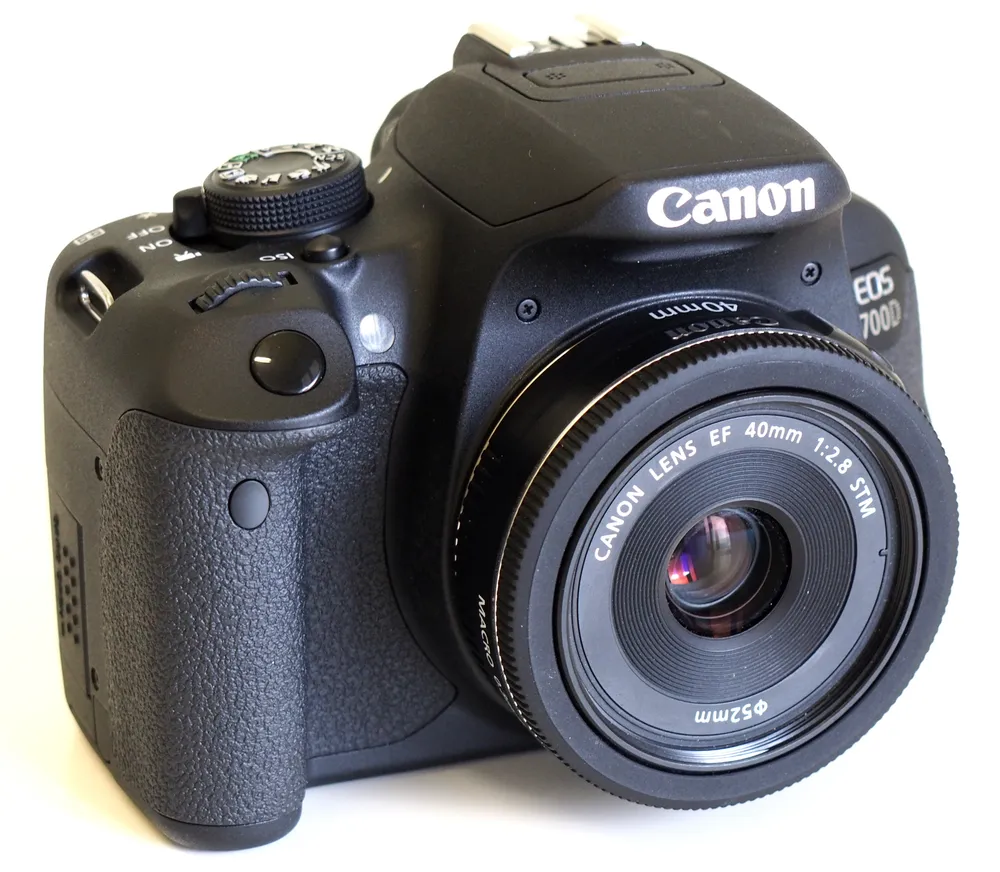 Фотоаппарат canon 700D KIT 40MM STM