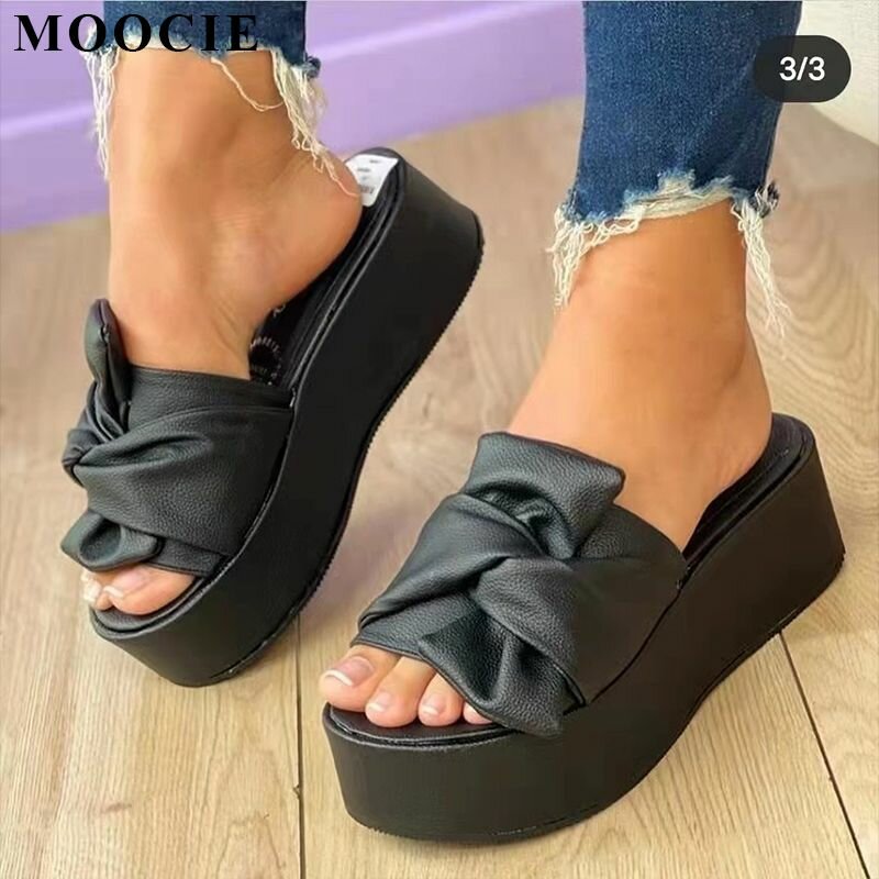 Шлёпанцы MOOCIE
