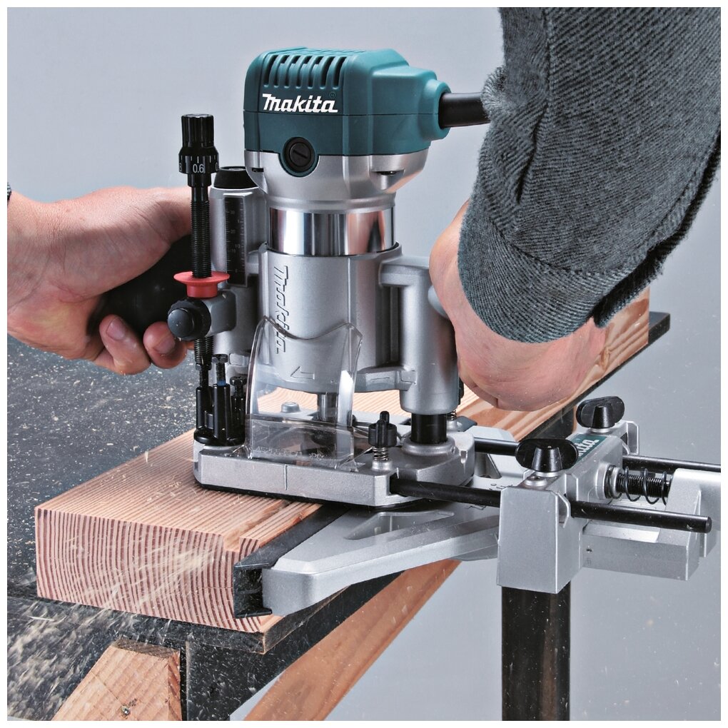 Фрезер Makita RT0700CX2