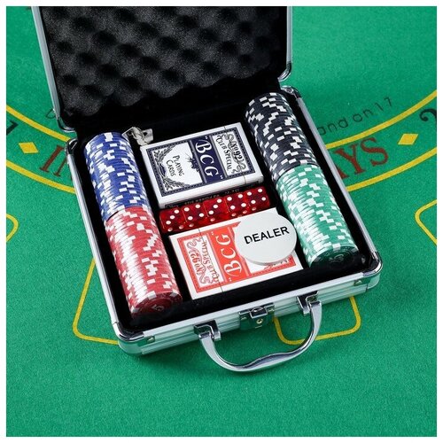 --- Покер в металлическом кейсе (карты 2 колоды, фишки 100 шт без номинала, 5 кубиков), 20х20 см