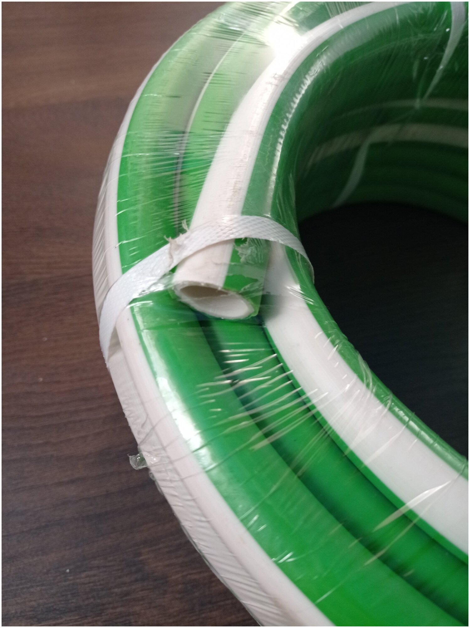 Шланг армированный, морозостойкий от -50 до +90 градусов ТЭП-Ф 3/4 (18мм )25 метров три слоя, термоэластопласт, зеленый с белой полосой - фотография № 2