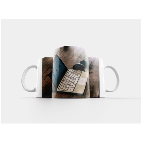 фото Кружка "ноутбук, работающий, компьютер" 320 мл lotsprints