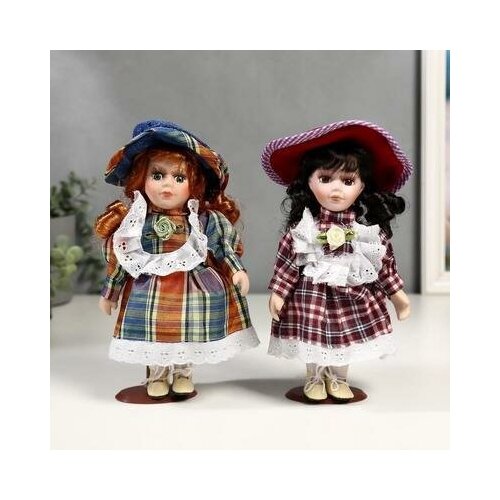 Кукла коллекционная керамика Малышка Зоя в клетчатом платьемикс 20 см 5053240 .