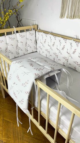 Изображение товара Комплект стеганных бортиков в детскую кроватку, тонкие плоские стеганные