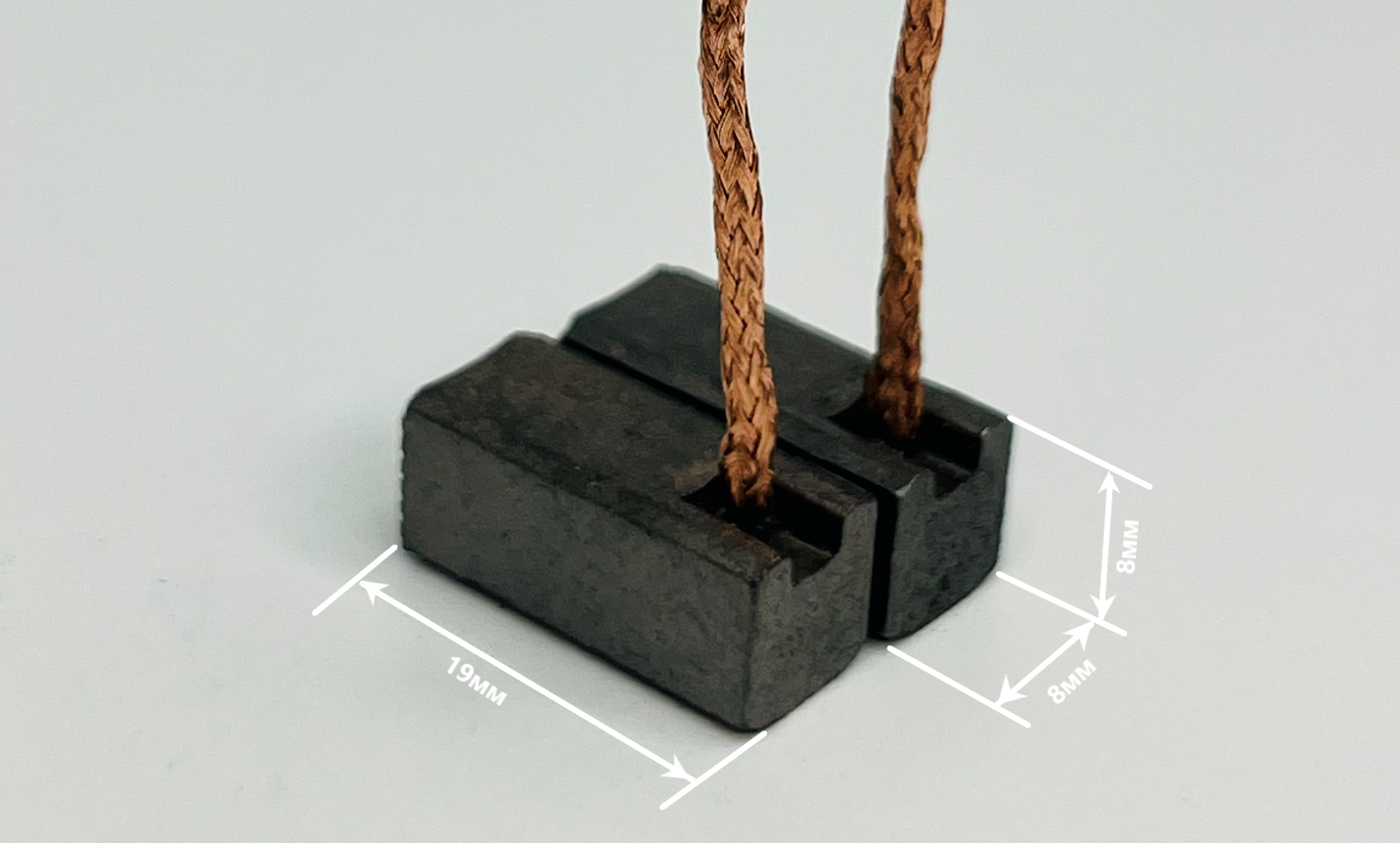 Щетки генератора меднографические 8 х 8 х 19 мм