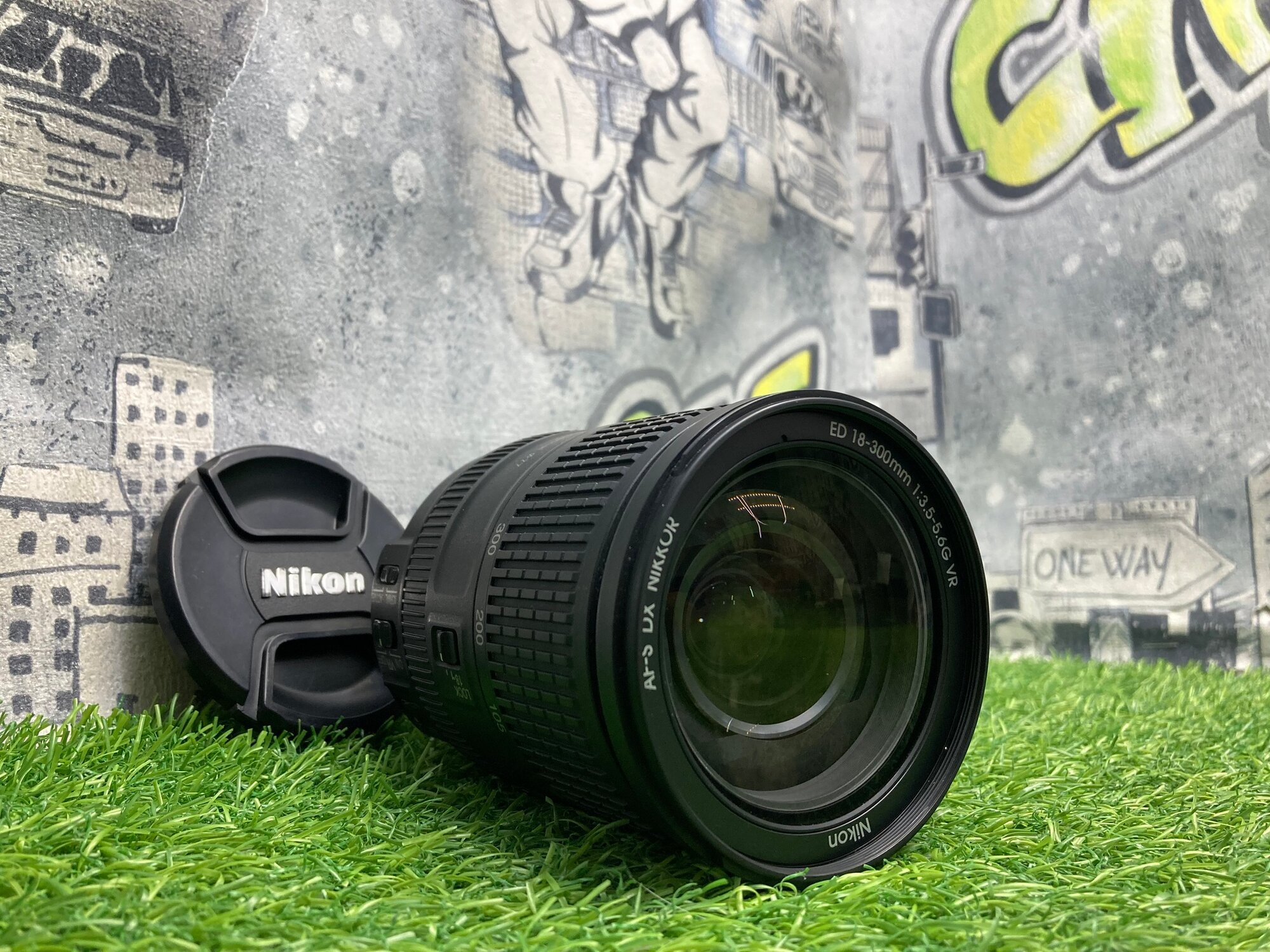 Nikon 18-300mm 3.5-5.6G ED AF-S VR DX