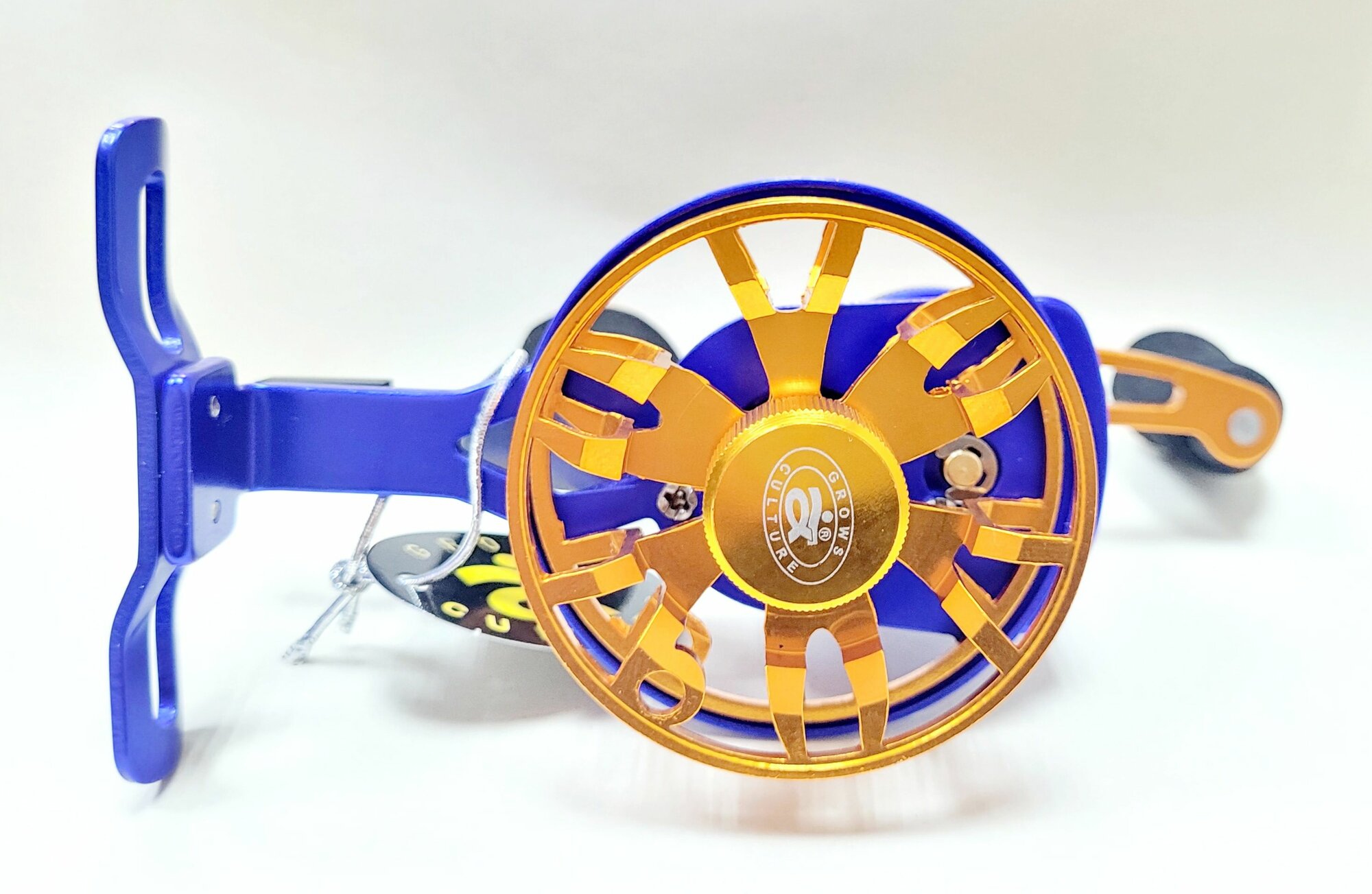 Зимняя мультипликаторная катушка (алюминий) Ice Grows 50L под левую руку цвет синий/золото