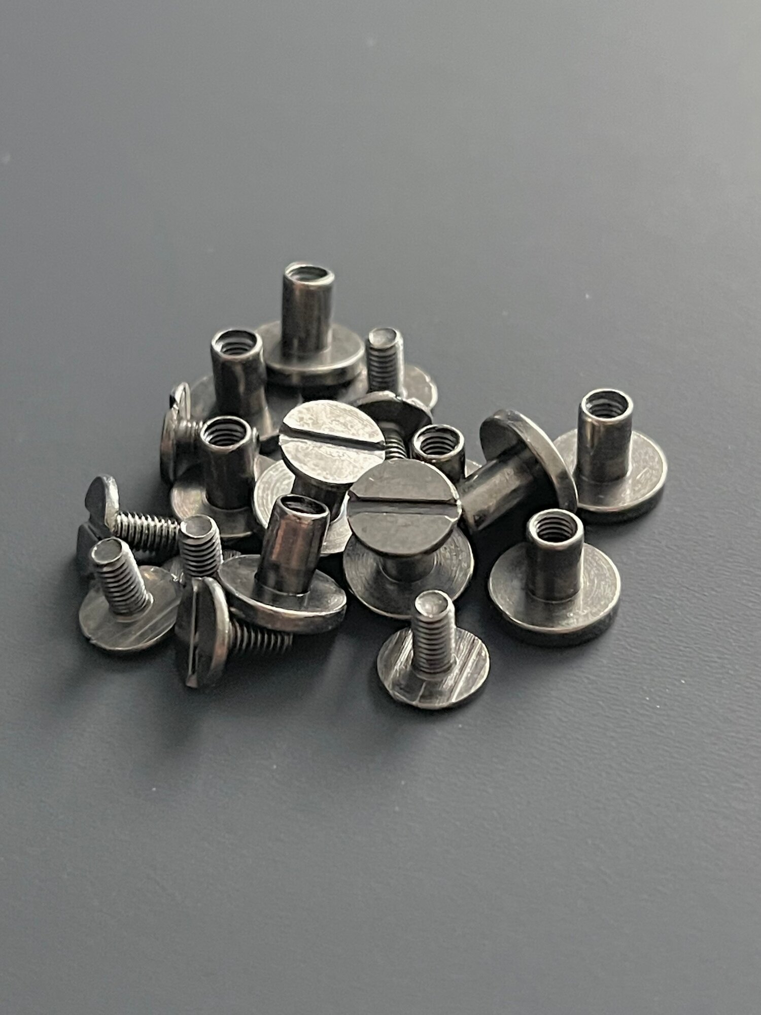 Винт ременной 9,5х8 мм, болт для ремня, винт Чикаго 8 мм, черный — фото 1