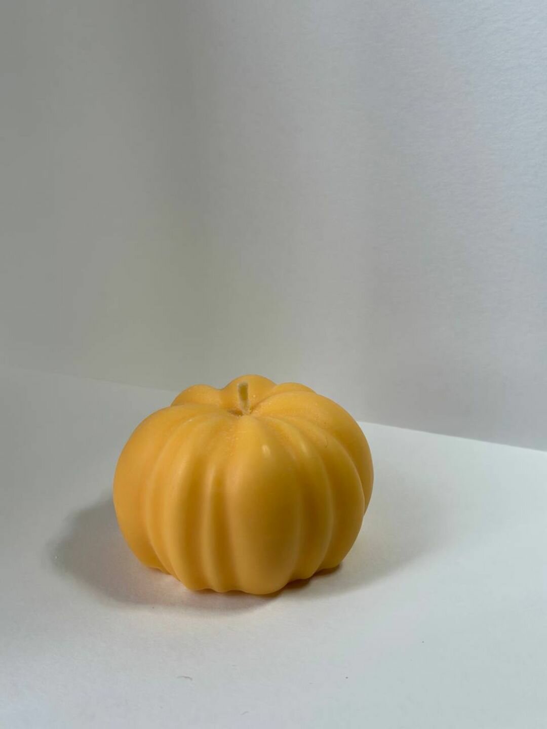 Ароматическая свеча в форме тыквы, с ароматом жасмина, ручная работа — фото 1