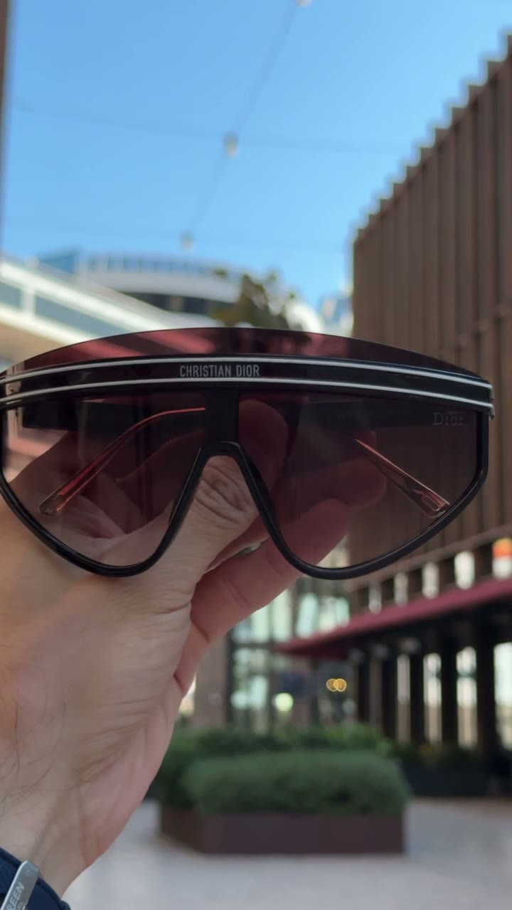 Солнцезащитные очки Christian Dior, розовый, черный, бордовый, синий, белый, коричневый, бежевый — фото 1