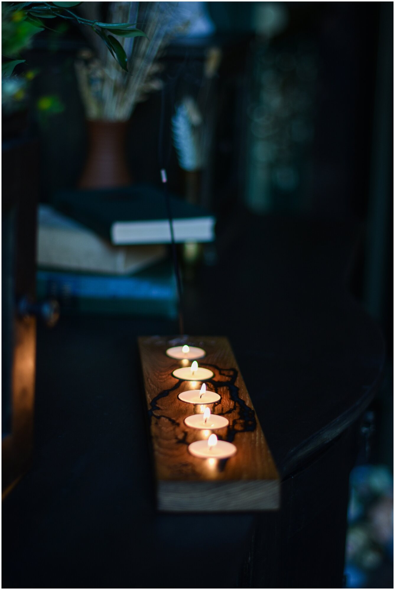 Подсвечник деревянный "5 свечей" 39,5х9,5 см. для чайной свечи (синяя молния) - фотография № 7