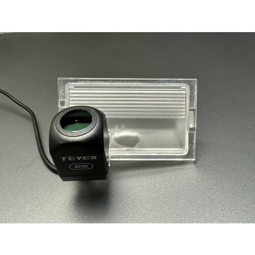 Камера заднего вида Teyes AHD для Land Rover Ленд Ровер 2004 - 2017 2490₽