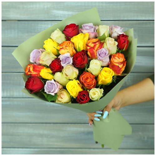 Букет из 31 разноцветных кенийских роз Д