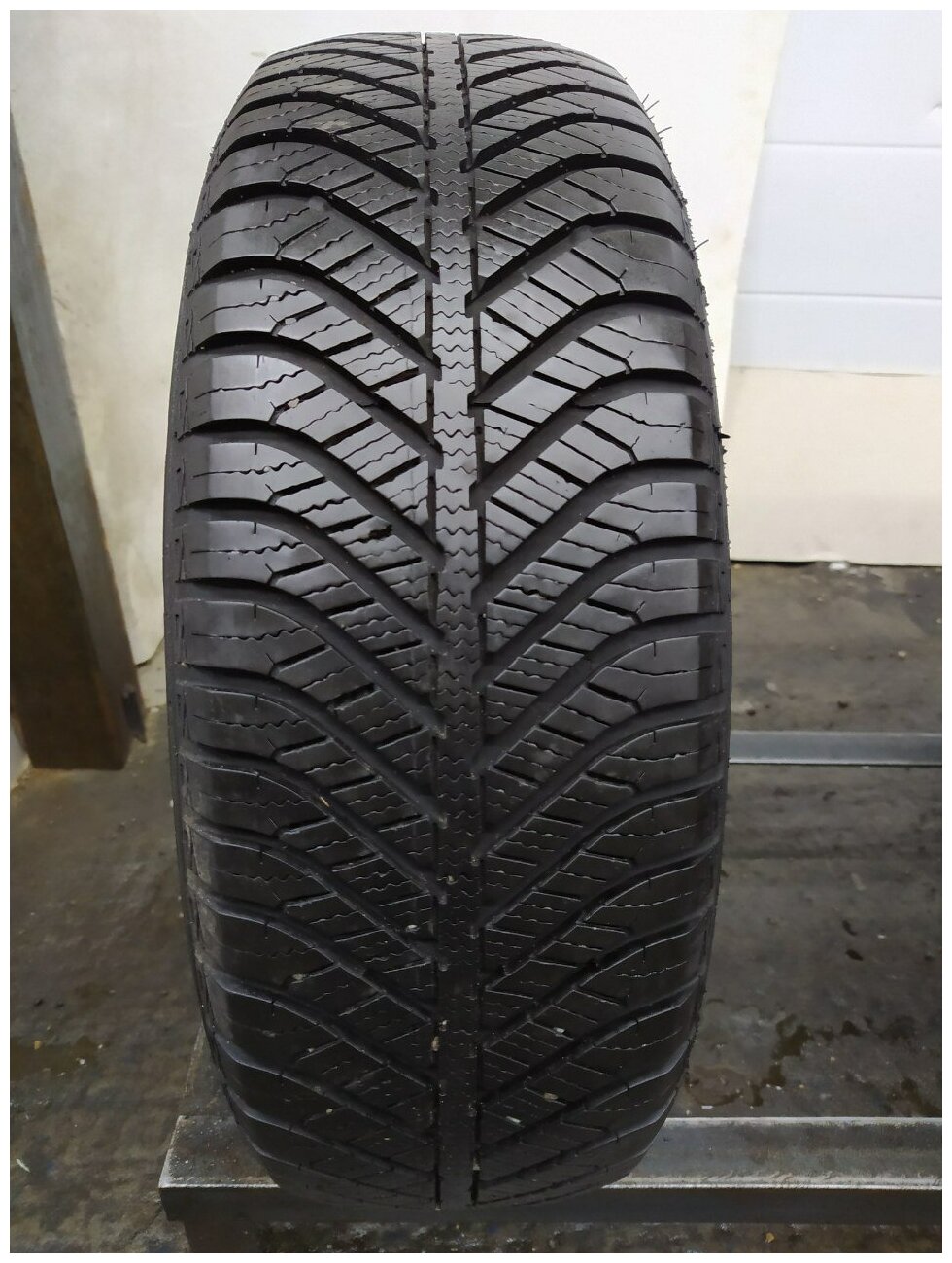 Goodyear Vector 4 Seasons 185/60 R15 БУ Шины Летние