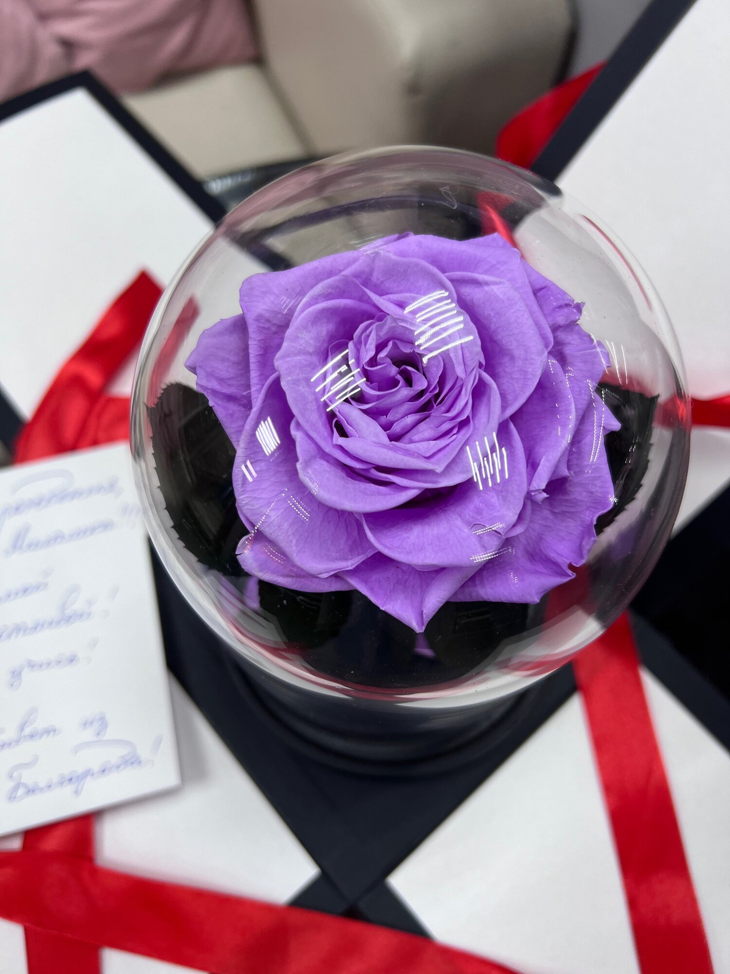 Лиловая роза в колбе "Мини" с подарочной коробкой/21 см
