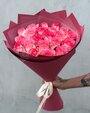 Букет из 21 розовой розы "Джумилия"/ Радуга Букет