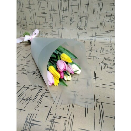 Букет из 9 разноцветных тюльпанов