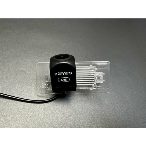 Камера заднего вида Teyes AHD для Volkswagen и Skoda 2010 - 2018 2490₽