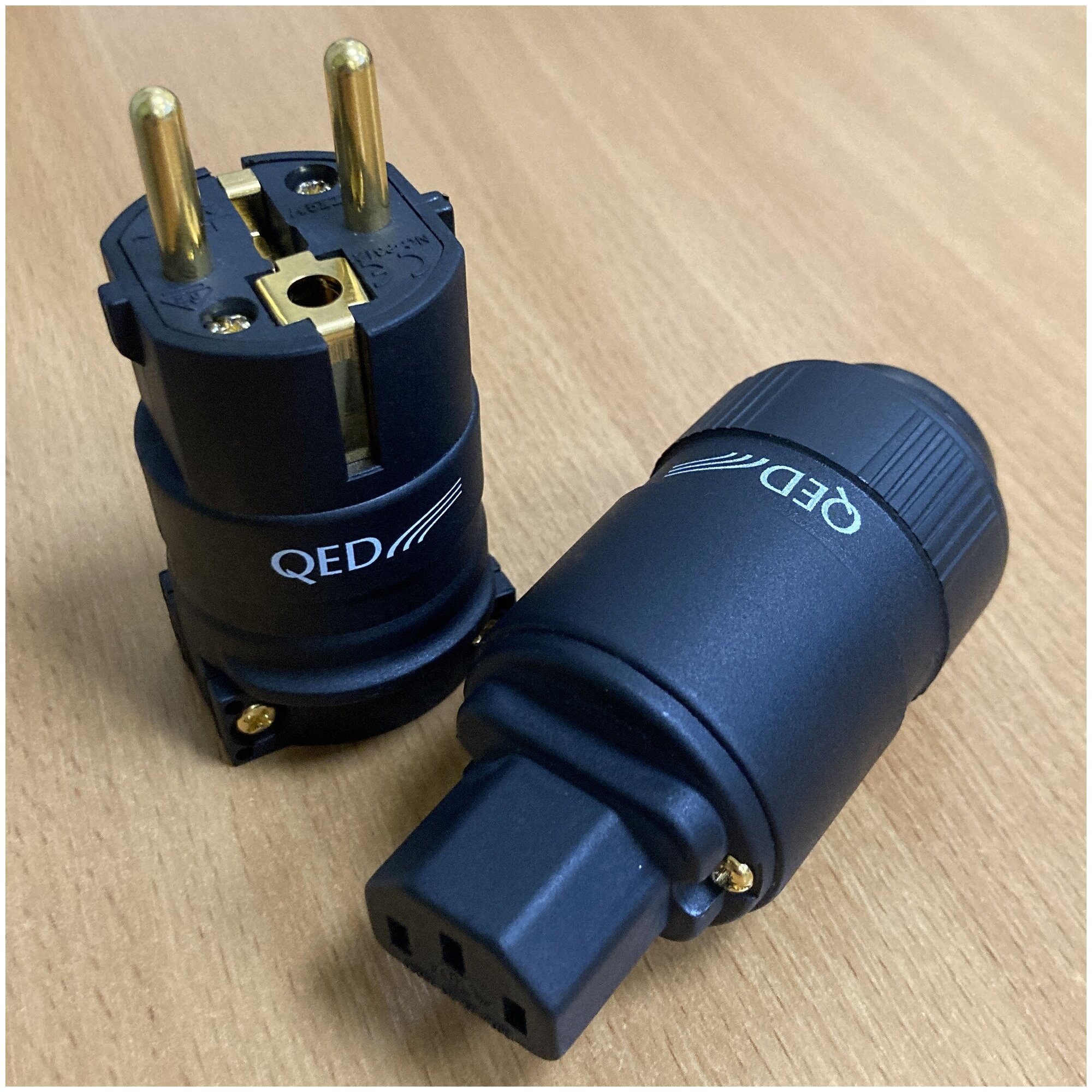 Комплект силовых разъемов QED Performance Power Connector Gold Set