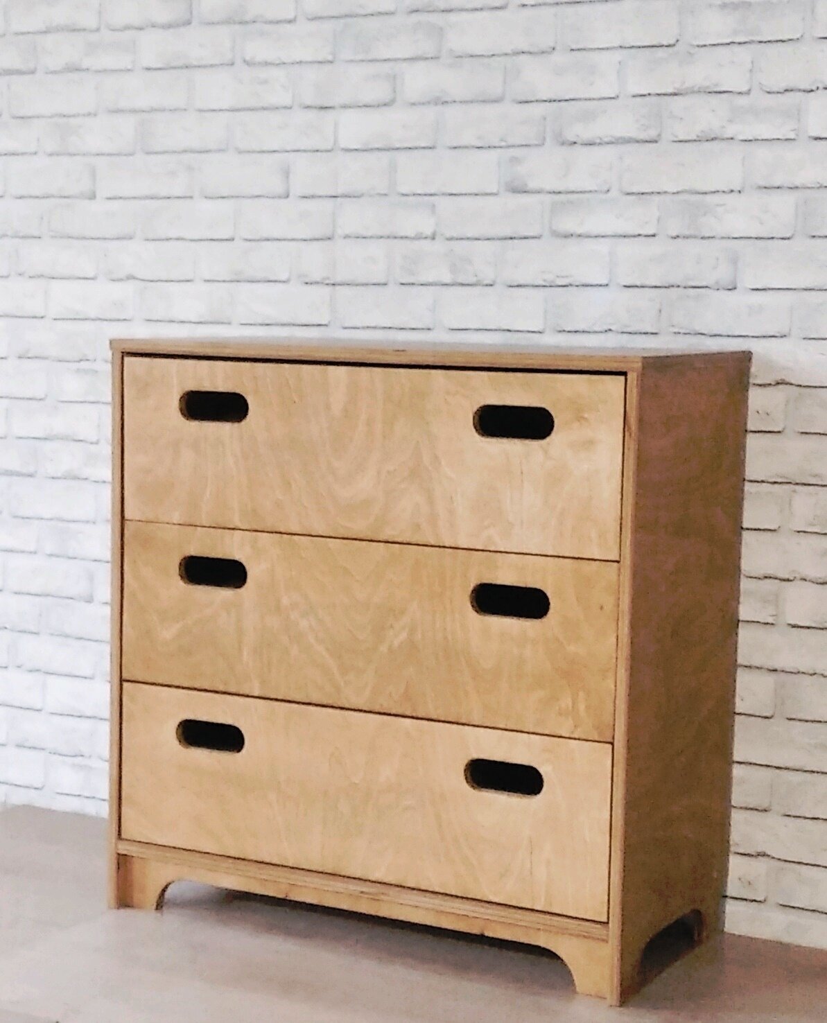 фото Комод деревянный для вещей