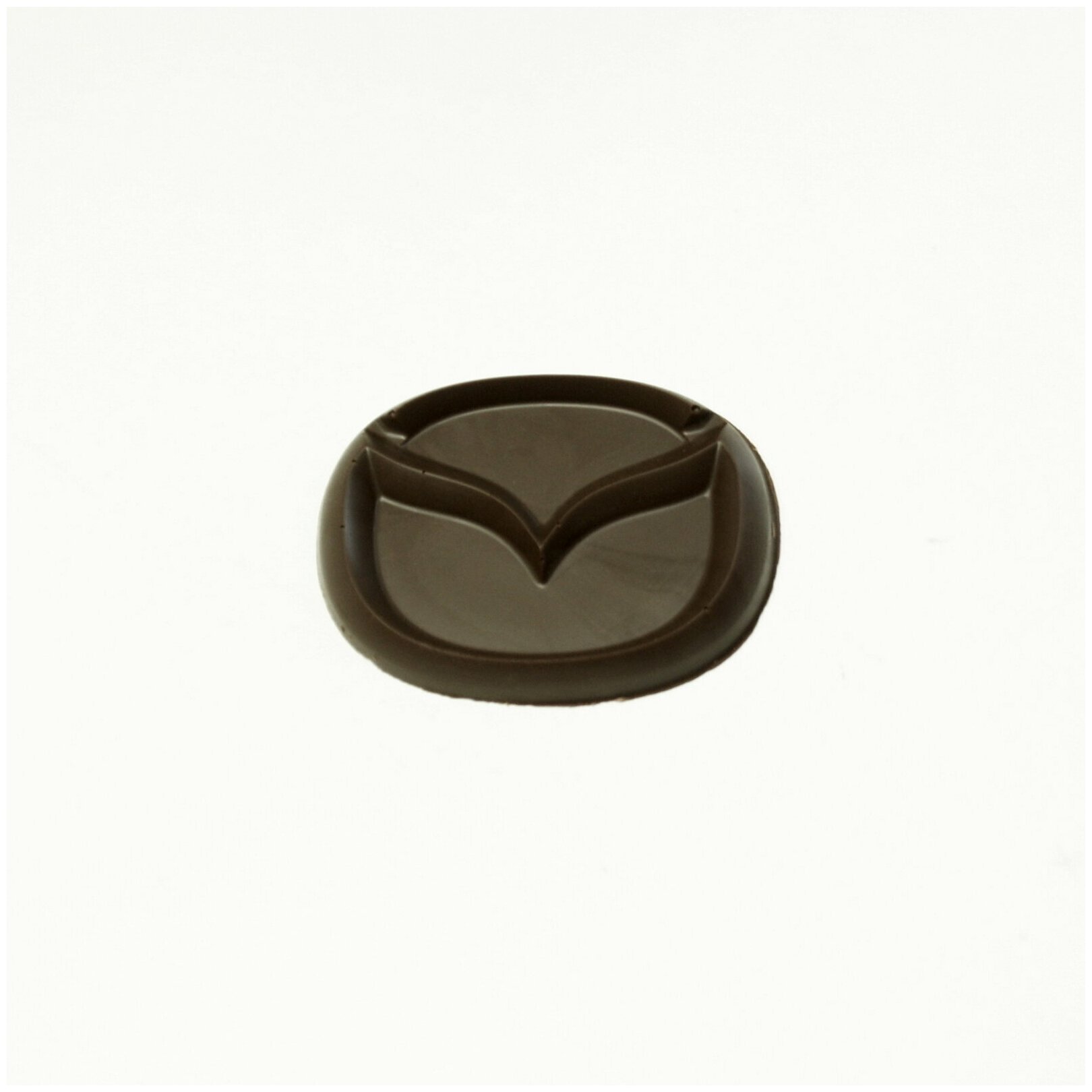Подарочная шоколадная плитка Frade/Фраде - Авто эмблемы 2 (4 предм.) (вес-60г) (темный) - фотография № 4