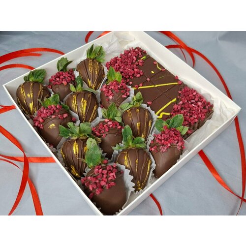 Клубника в шоколаде премиум и Дубайский шоколад 250г «Фисташковый» (большая плитка) коллекция 