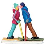 Статуэтка LEMAX фигурка Влюблённая пара Лыжников - изображение