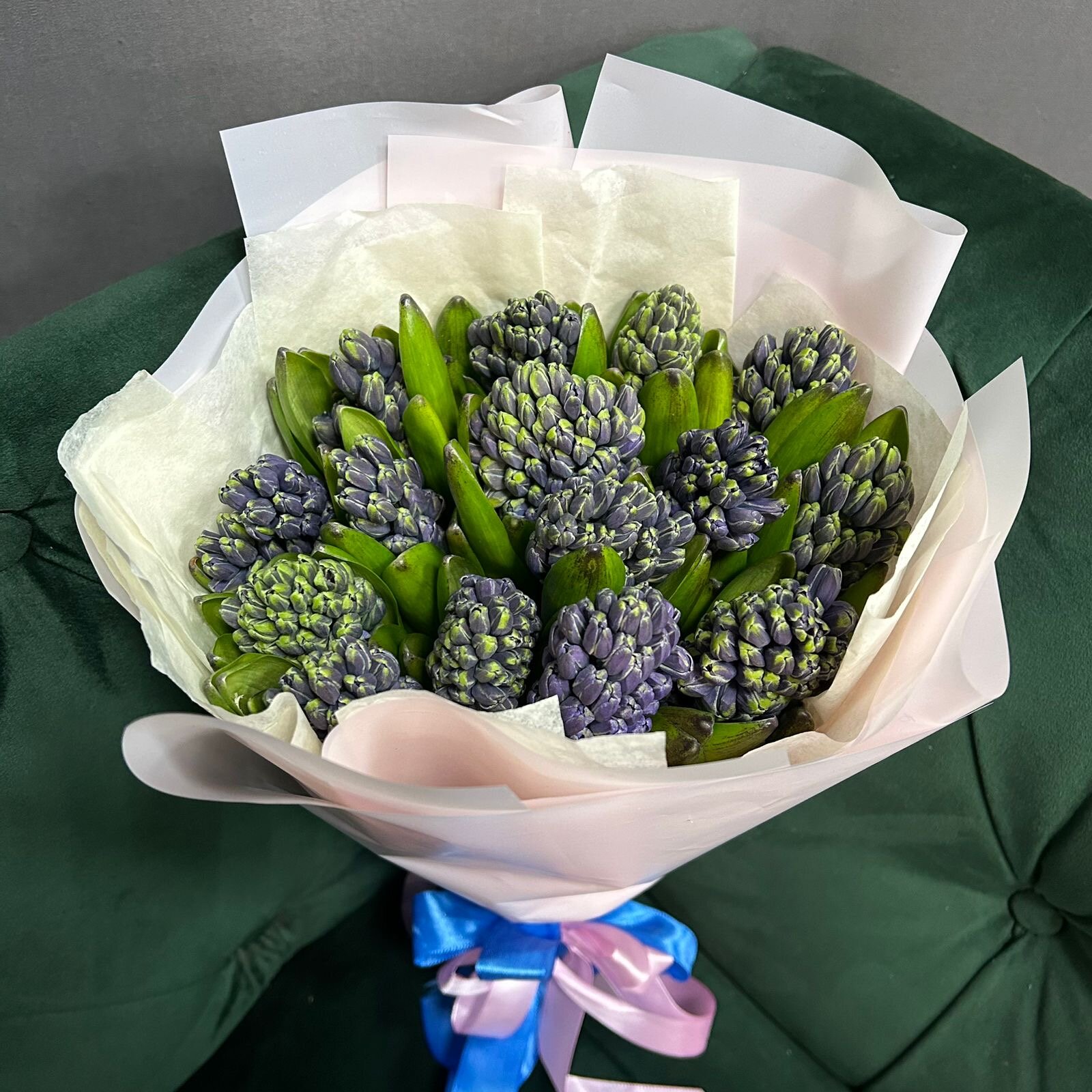 Букет из 15 синих гиацинтов