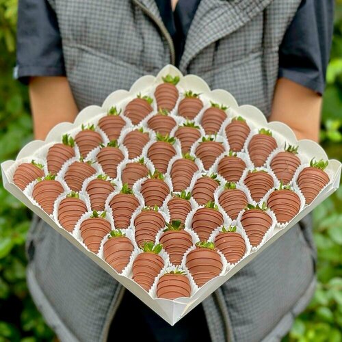 Клубника в шоколаде Композиция в коробке 