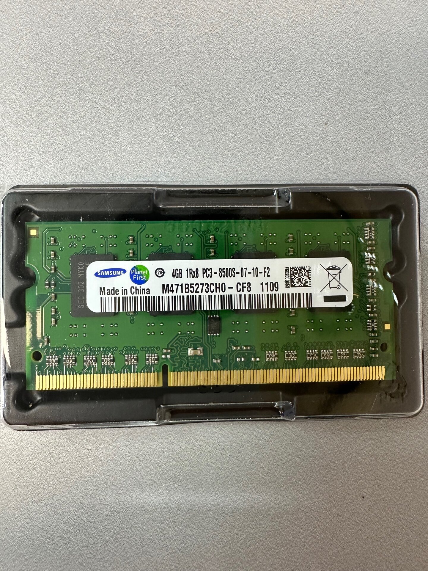 Оперативная память Samsung 4 ГБ DDR3 1066 МГц SODIMM M471B5273CH0-CF8