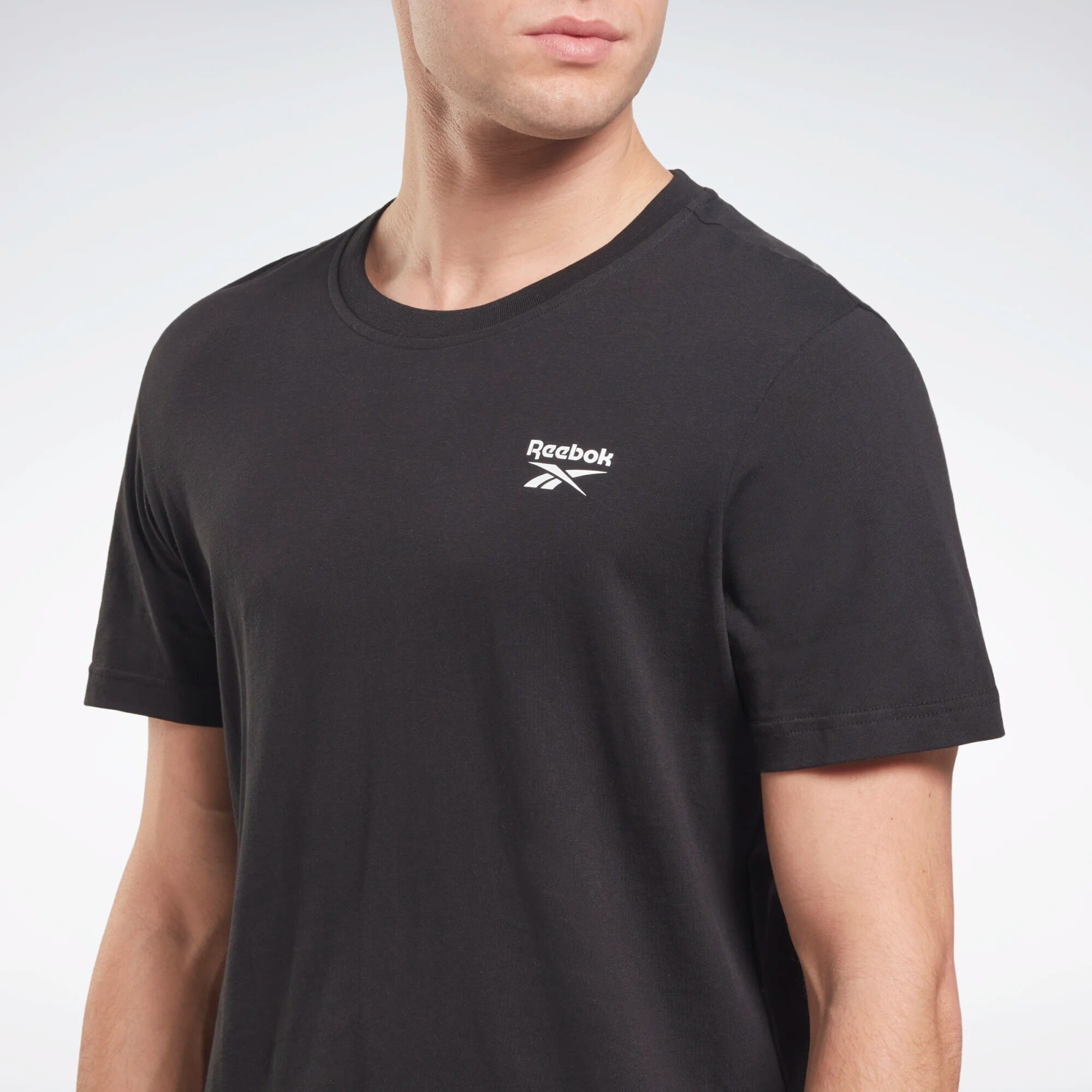 Футболка спортивная Reebok RI Left Chest Logo Tee