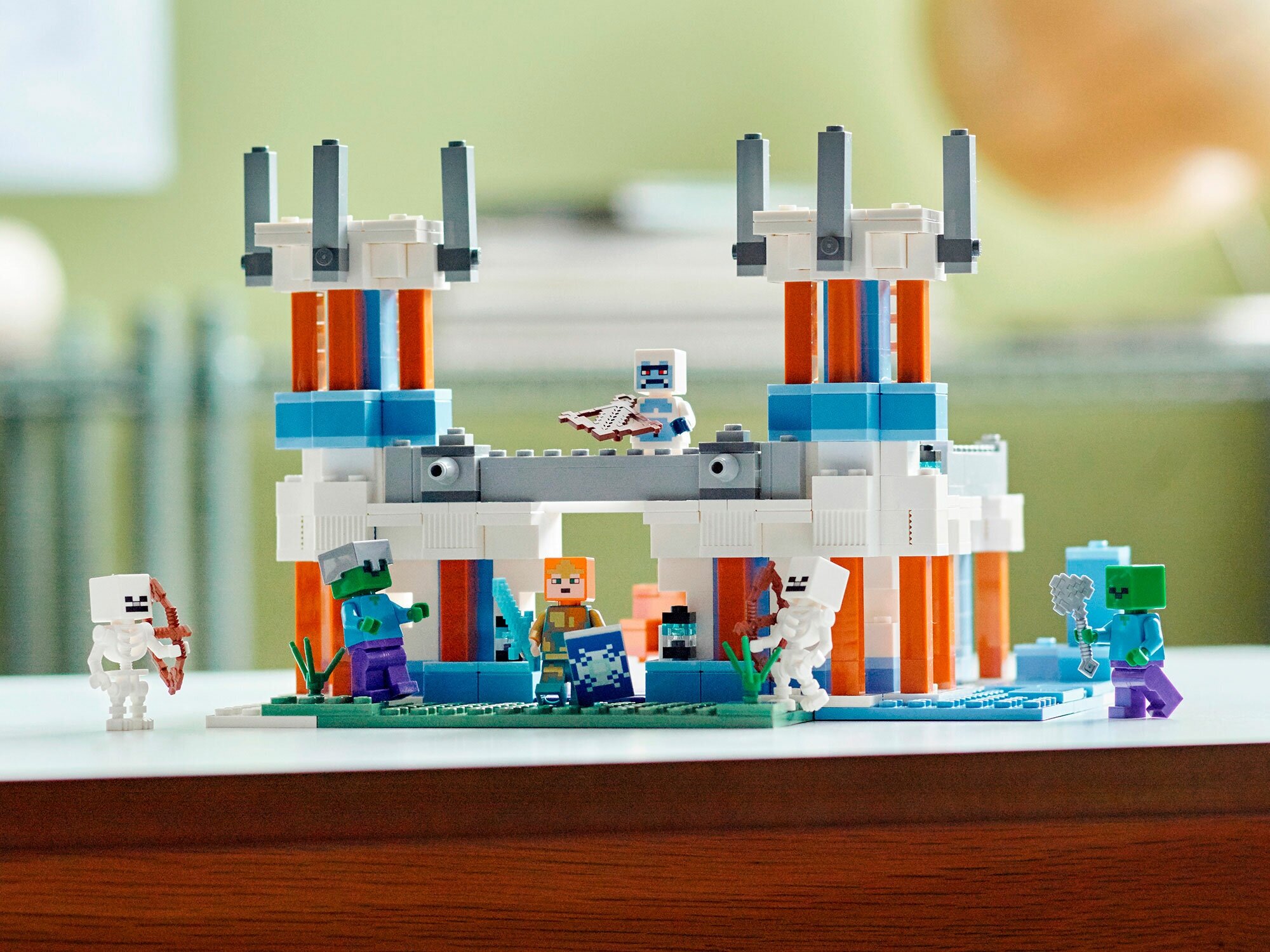 Конструктор LEGO Minecraft Ледяной замок 21186 - фото №5