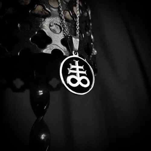 фото Сульфур — стальной кулон на цепочке (миниатюрный) occultist.shop