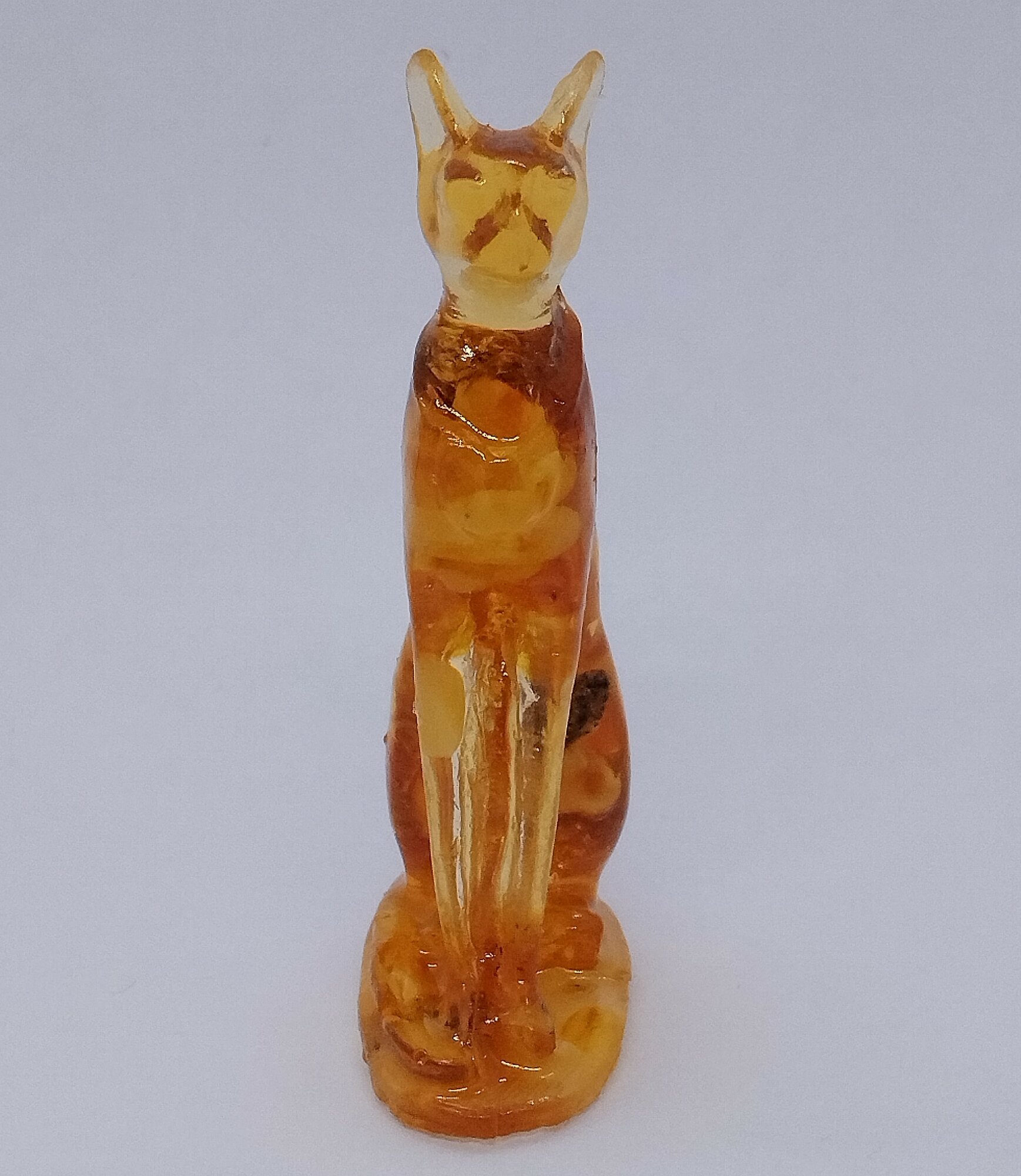 Янтарная фигурка Кошка сфинкс, 20 г. — фото 1