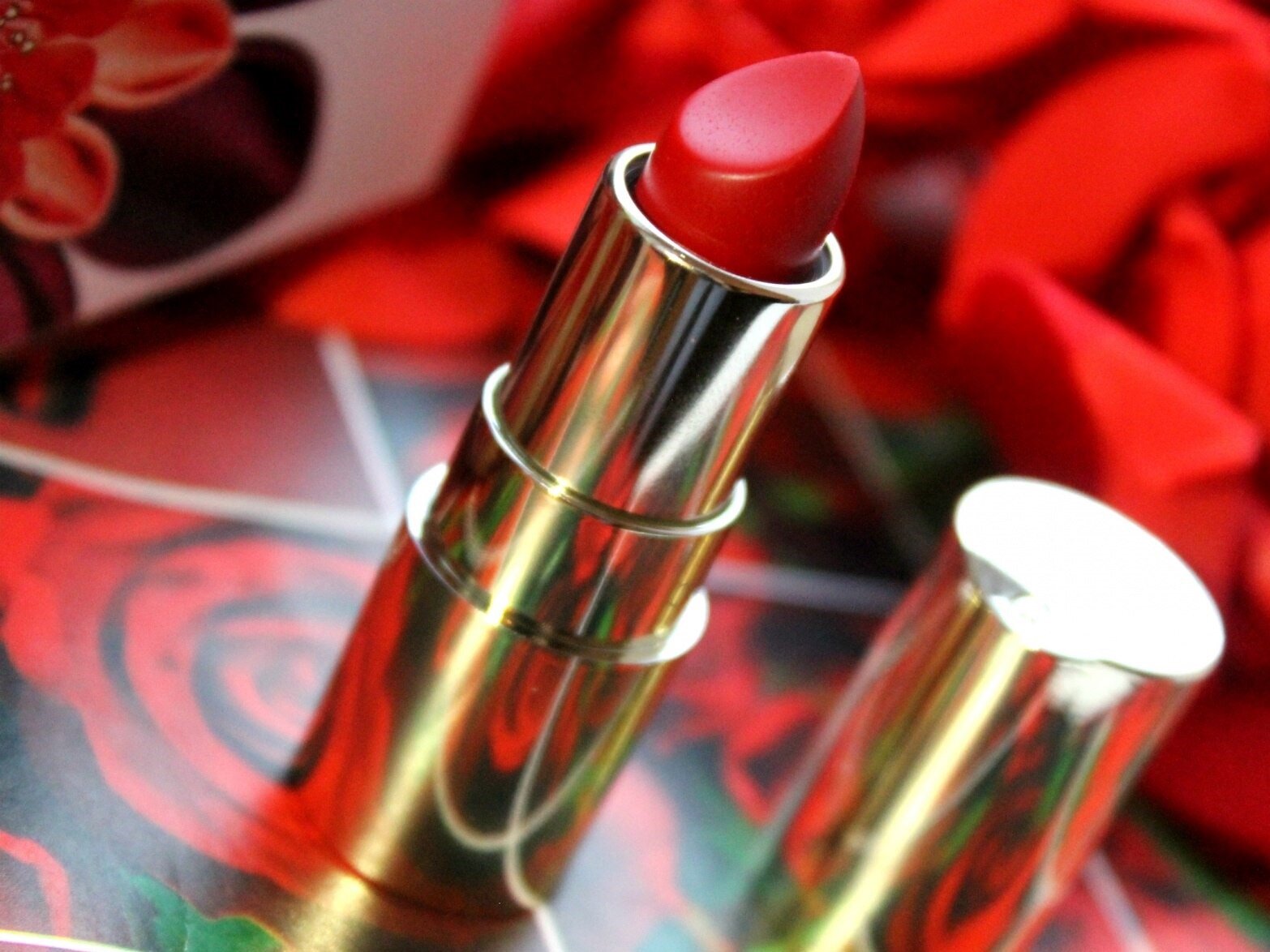 Помада-блеск Clarins "Joli Rouge Brillant", красный оттенок 742, матовая, кремовая, 3,5 мл
