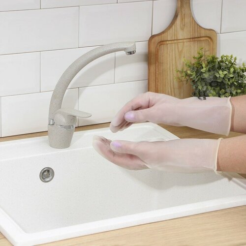 Перчатки хозяйственные Raccoon ПВХ 70 гр размер L цвет белый 287₽