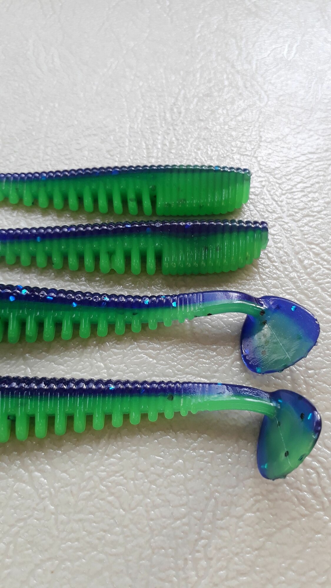 Силиконовая приманка мягкая Аваруна (Easy Shad) 100мм (5шт) Фиолетово-зеленый (Violet Lime).