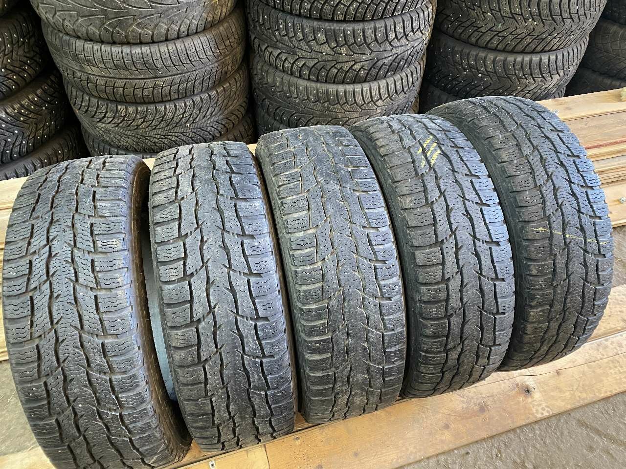 205/65 R16 107R Nokian Hakkapeliitta CR3