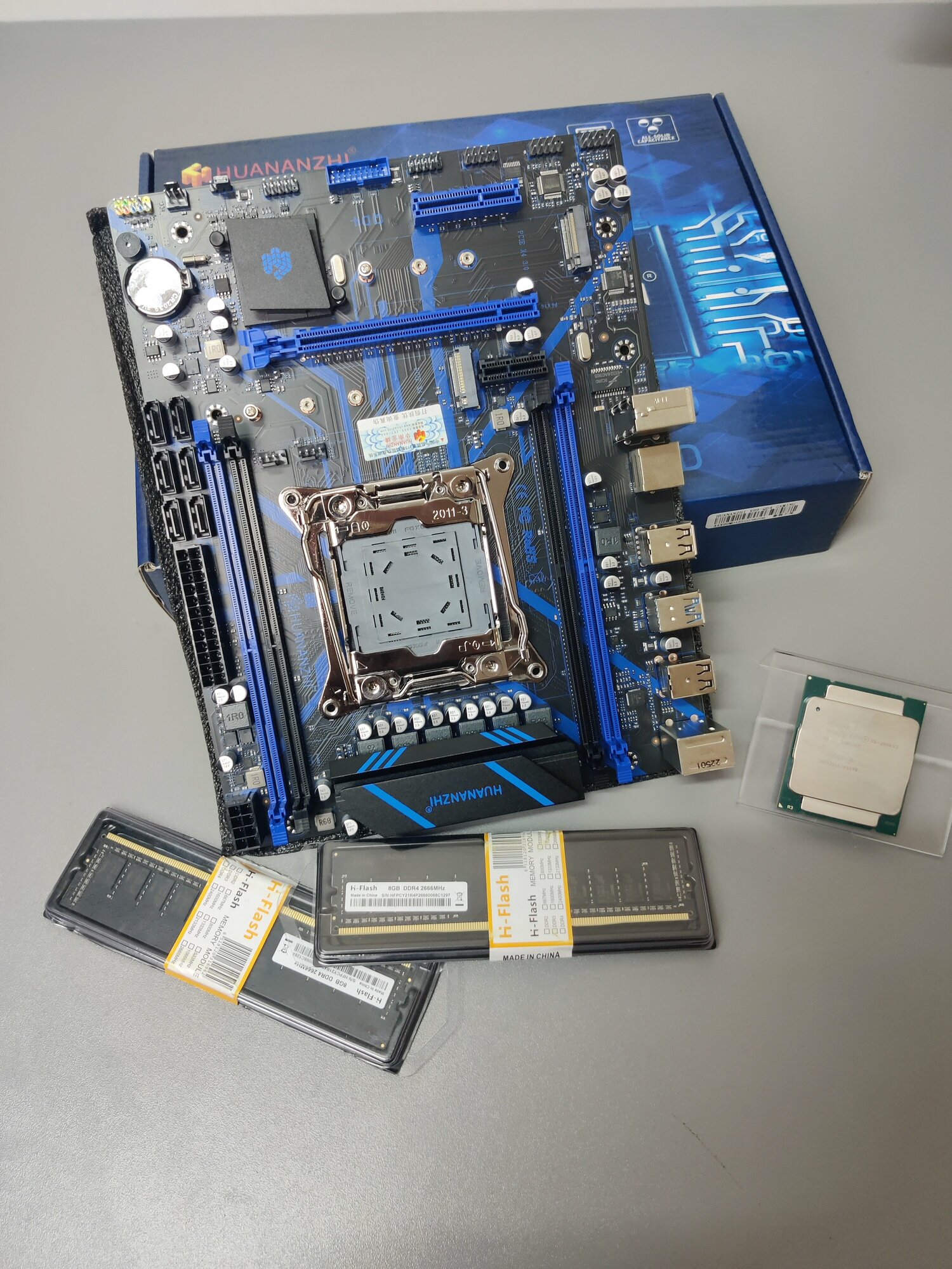 Комплект HUANANZHI X99 QD4 LGA 2011-3 / Xeon E5 2666v3 2.9 ГГц / H-FLASH 16 Гб (2х8Гб) DDR4 2666 МГц