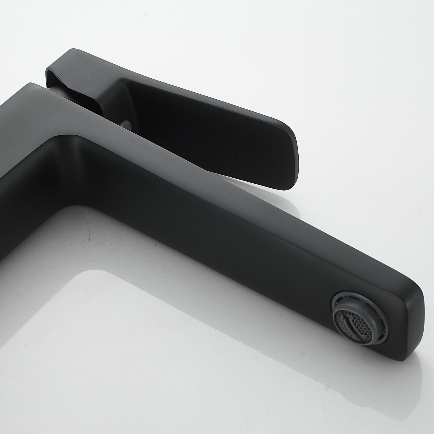 Смеситель Raffine F1199H, для раковины-чаши чёрный — фото 1