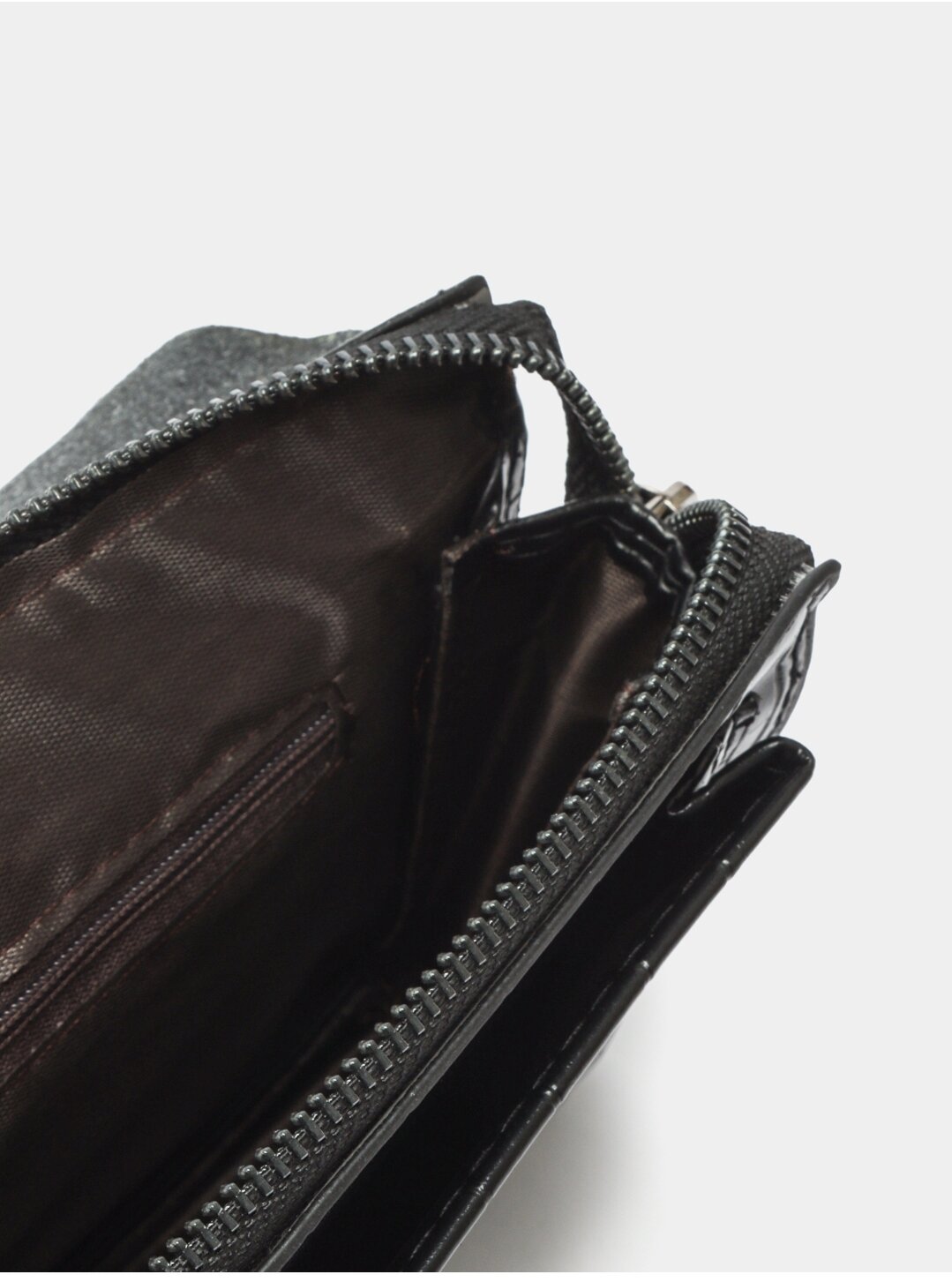 Портмоне, фактура лаковая, черный — фото 1