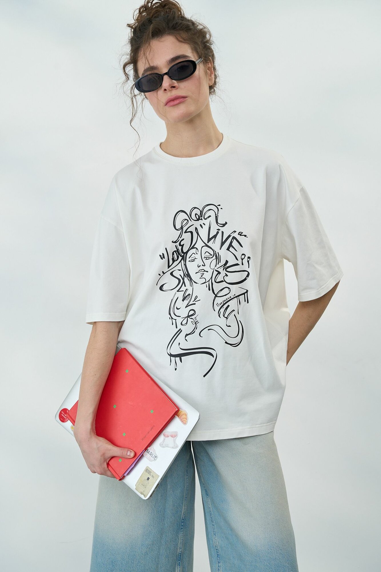 Футболка 8HUGS Маскарон Limited Edition, размер L-XL, молочный