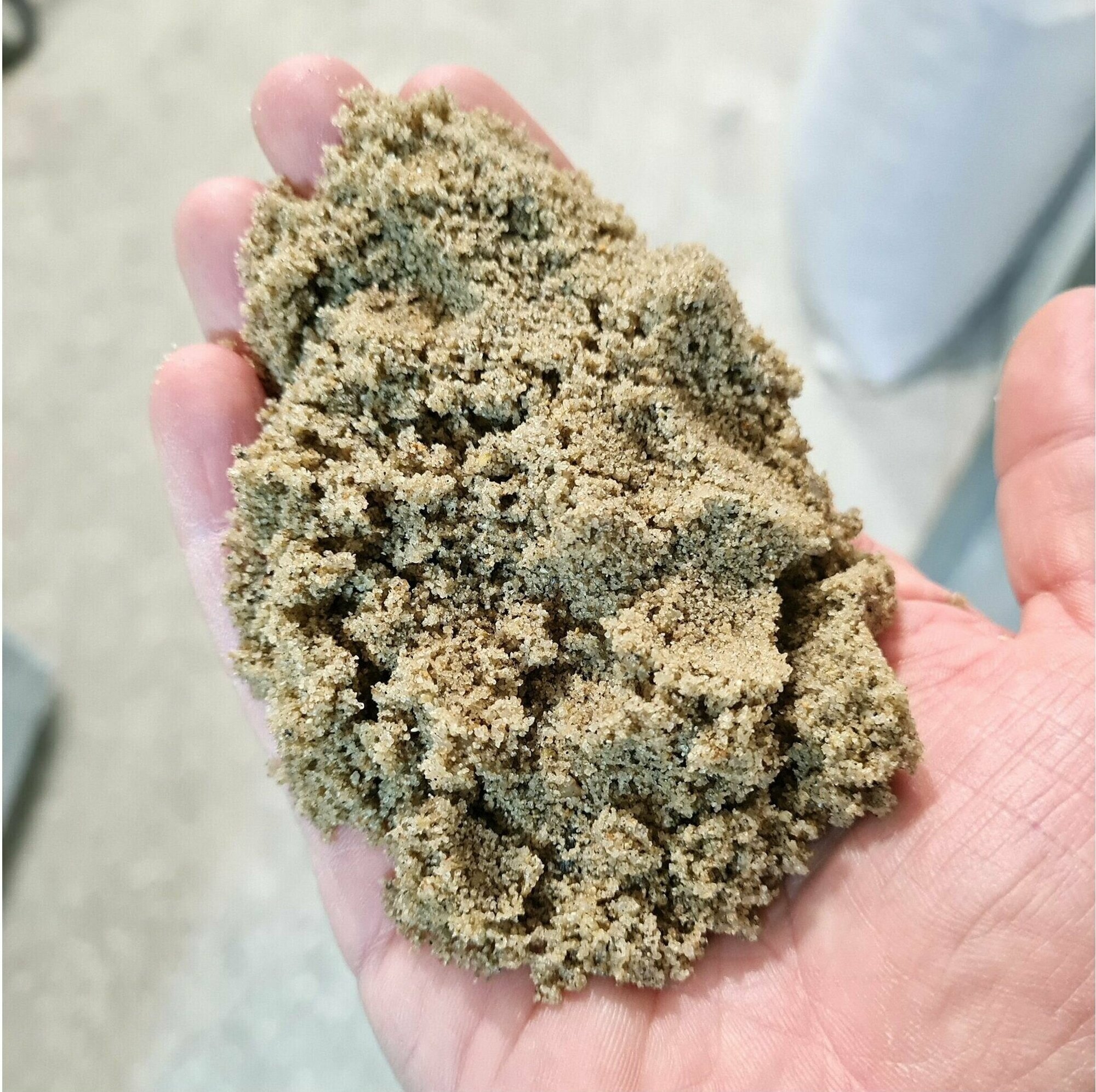 Песок речной (агропесок) 1 л для составления субстратов. Улучшает структуру грунта, препятствует закисанию и размножению болезнетворных бактерий - фотография № 2