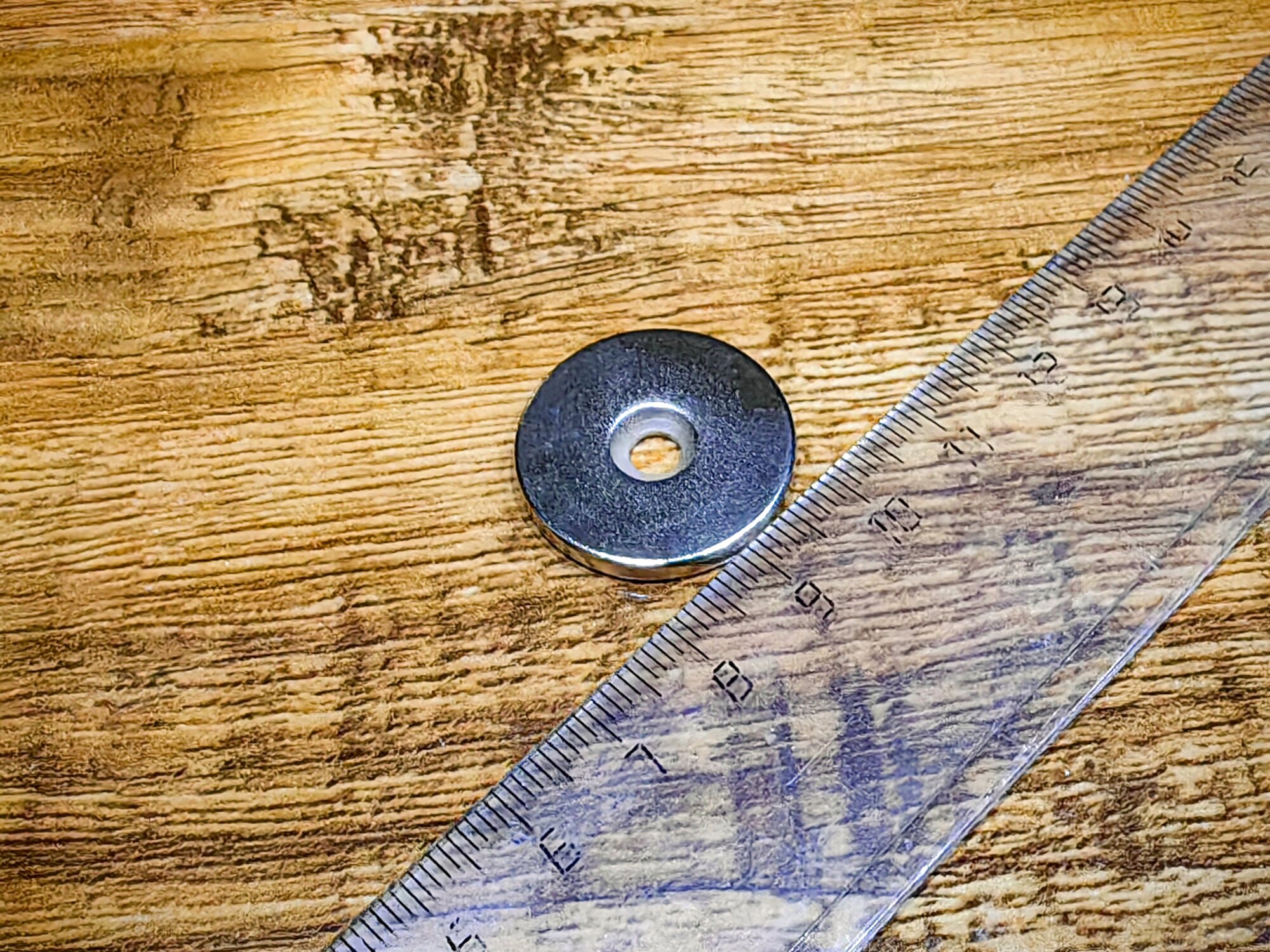 Неодимовый магнит 25х3 мм с зенковкой (1 шт) - фотография № 2