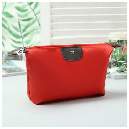 фото Косметичка красный нет бренда